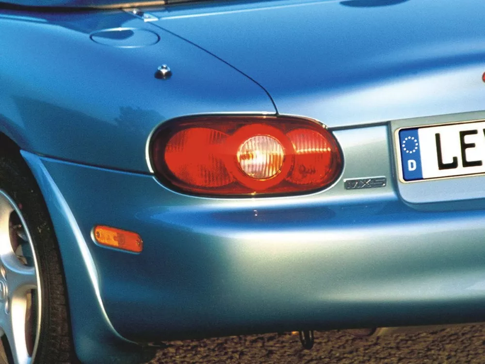 Автомобиль Mazda MX-5 II (NB) Рестайлинг Родстер