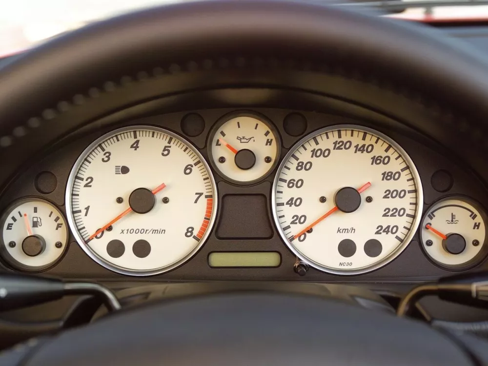 Автомобиль Mazda MX-5 II (NB) Рестайлинг Родстер