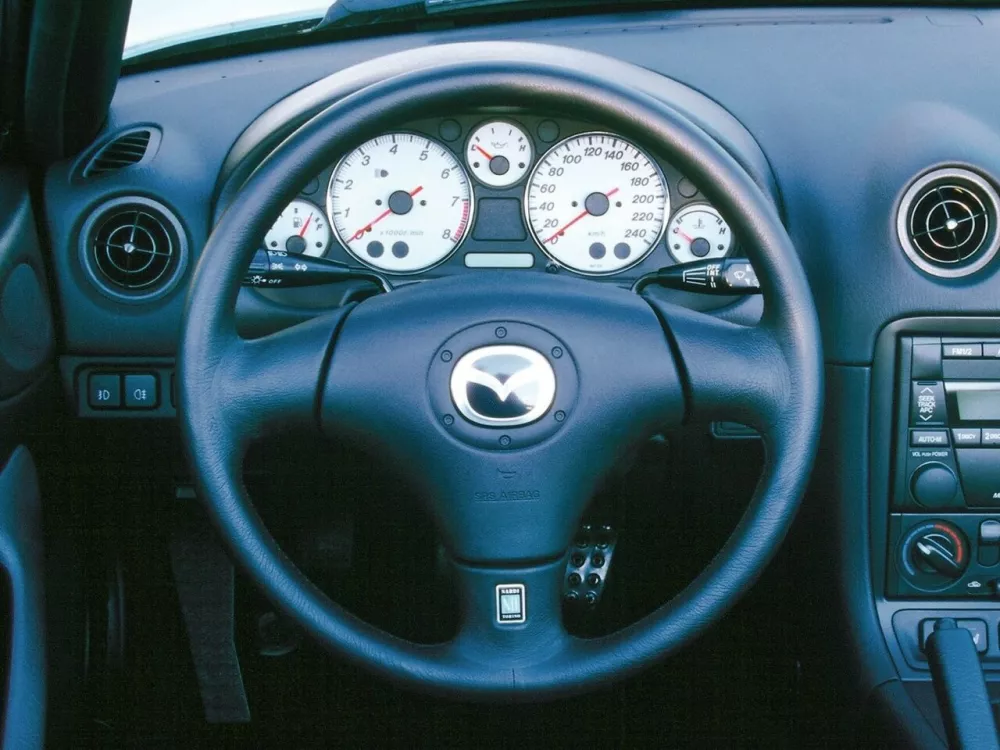 Автомобиль Mazda MX-5 II (NB) Рестайлинг Родстер