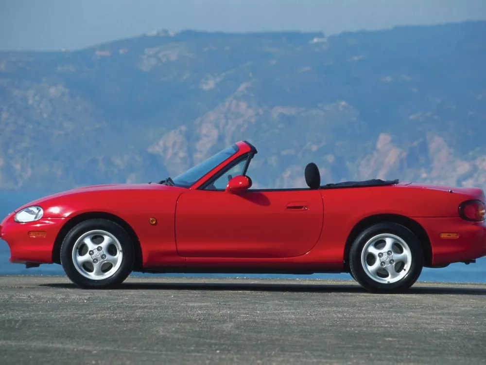 Автомобиль Mazda MX-5 II (NB) Родстер