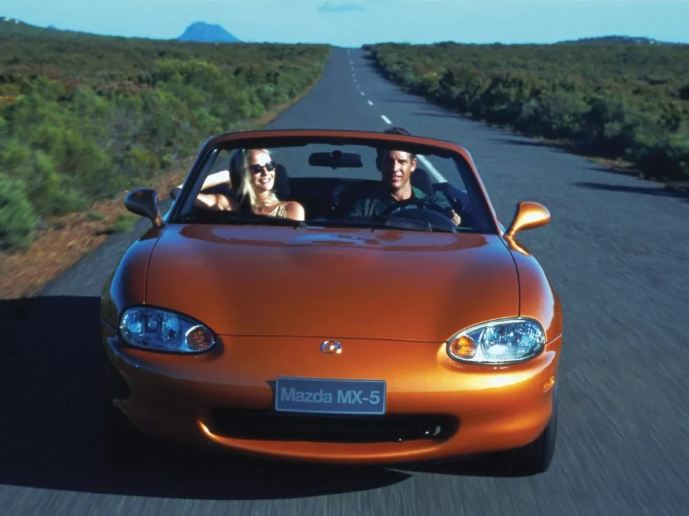 Автомобиль Mazda MX-5 II (NB) Родстер