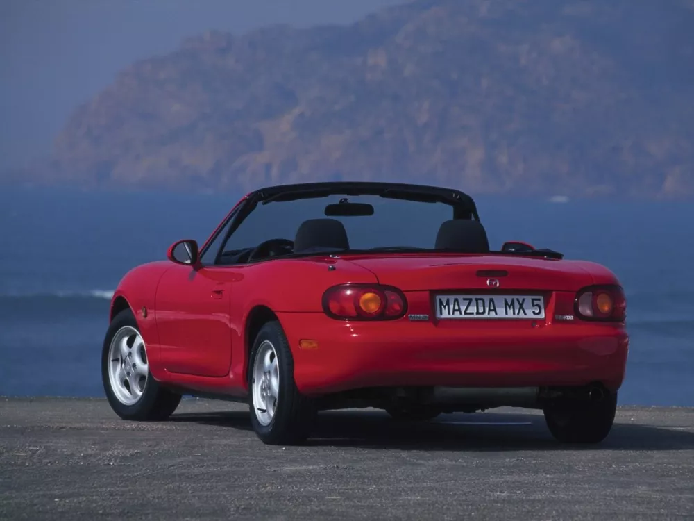 Автомобиль Mazda MX-5 II (NB) Родстер