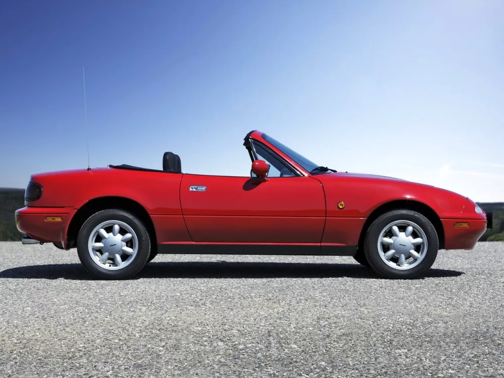 Автомобиль Mazda MX-5 I (NA) Родстер