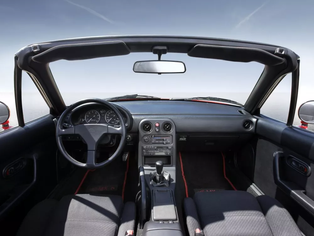 Автомобиль Mazda MX-5 I (NA) Родстер
