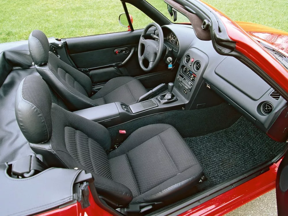 Автомобиль Mazda MX-5 I (NA) Родстер