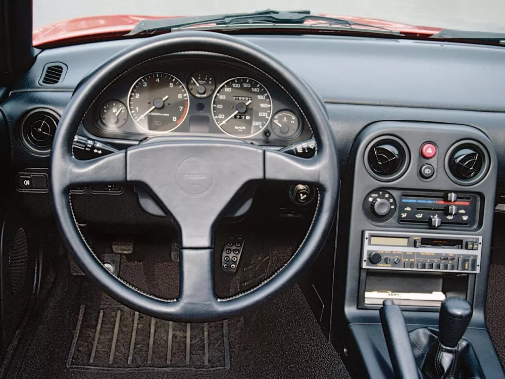 Автомобиль Mazda MX-5 I (NA) Родстер
