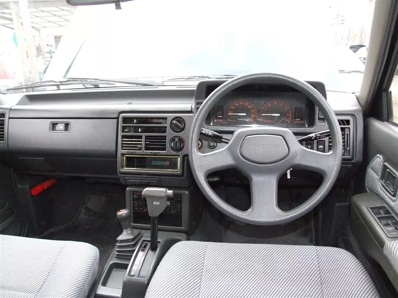 Автомобиль Mazda Proceed Marvie Внедорожник (5 дверей)