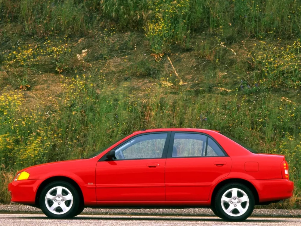 Автомобиль Mazda Protege II (BH) Седан