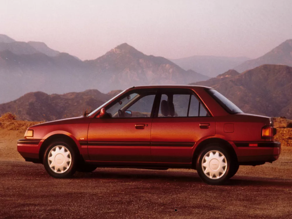 Автомобиль Mazda Protege I (BG) Седан