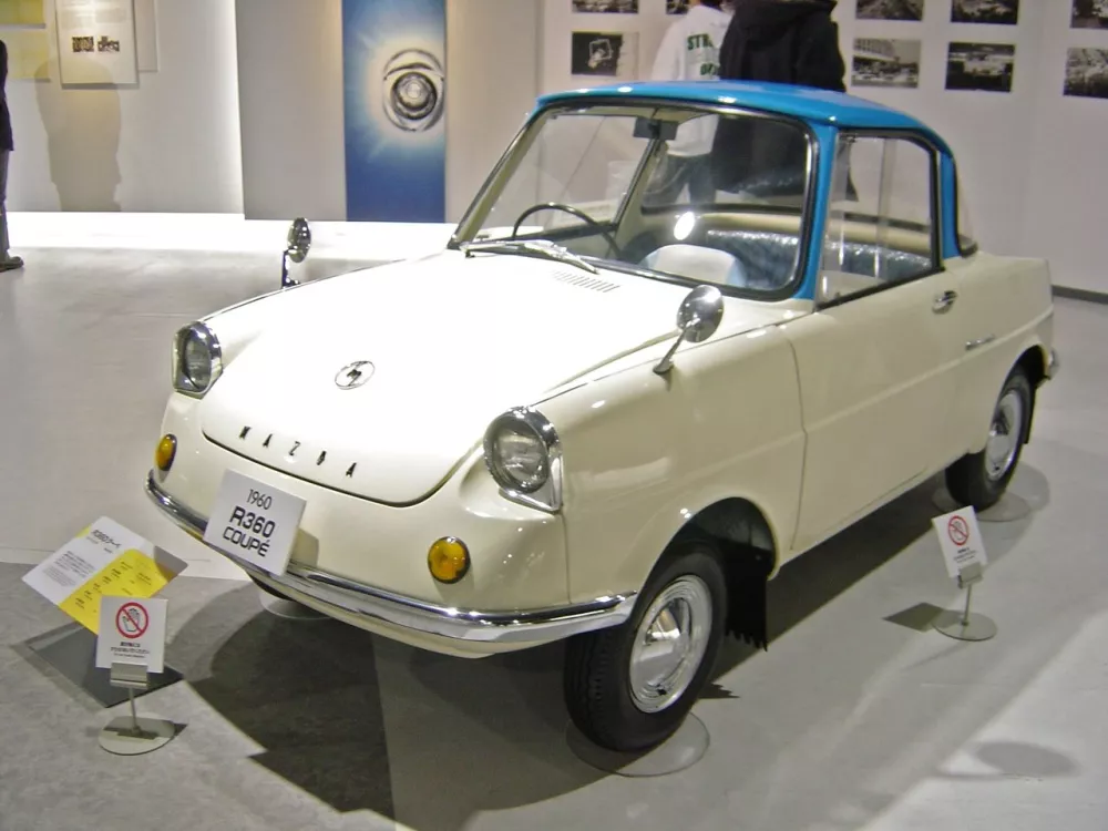 Автомобиль Mazda R360 I Седан