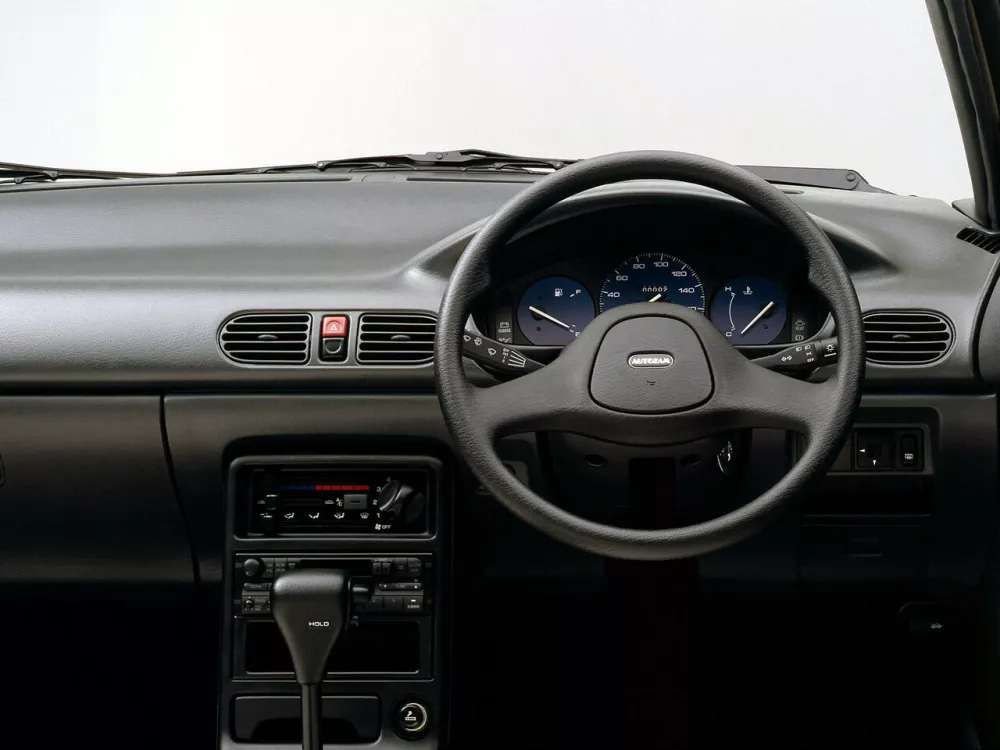 Автомобиль Mazda Revue Седан