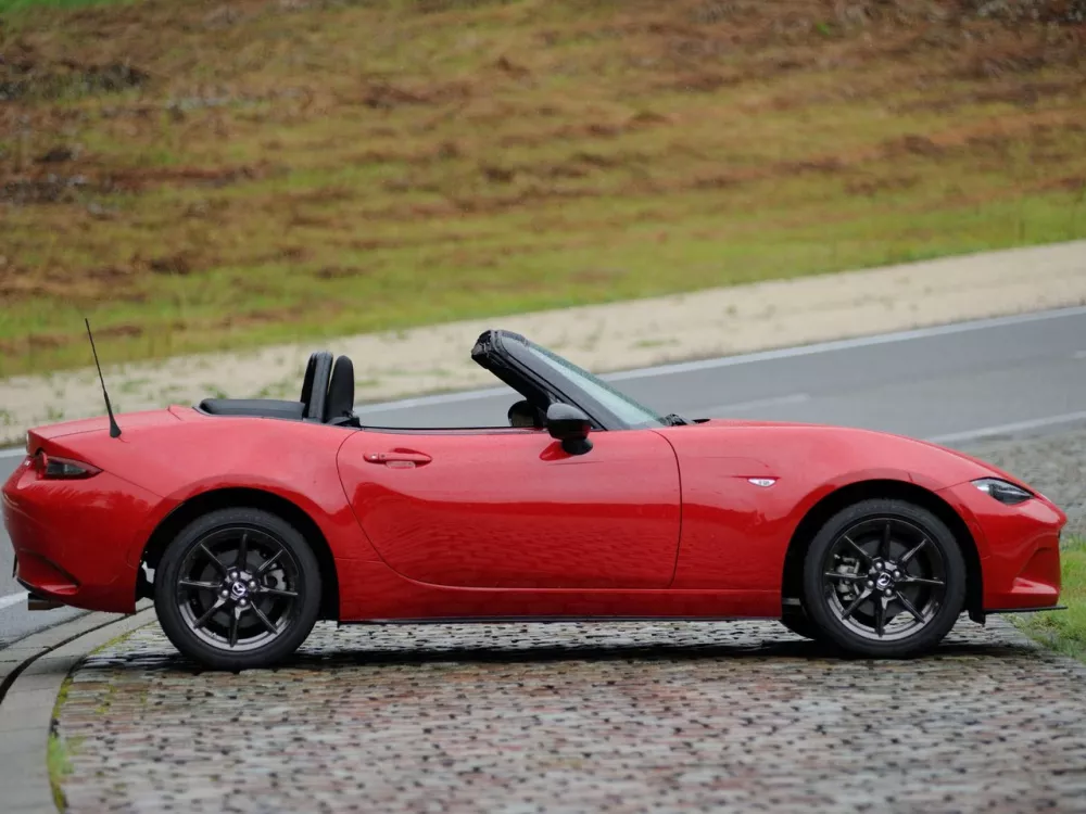 Автомобиль Mazda Roadster IV (ND) Кабриолет
