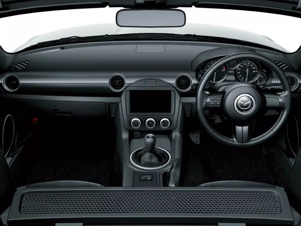 Автомобиль Mazda Roadster III (NC) Кабриолет
