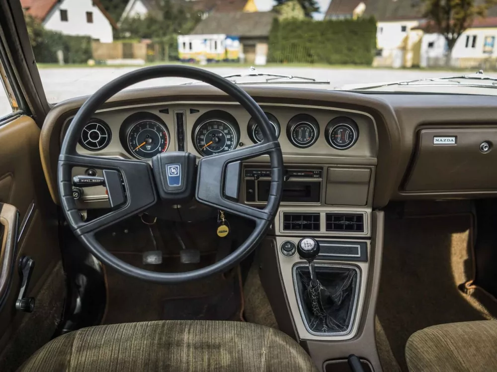 Автомобиль Mazda RX-4 Купе-хардтоп