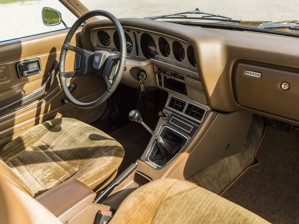 Автомобиль Mazda RX-4 Купе-хардтоп