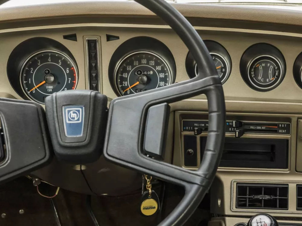 Автомобиль Mazda RX-4 Купе-хардтоп