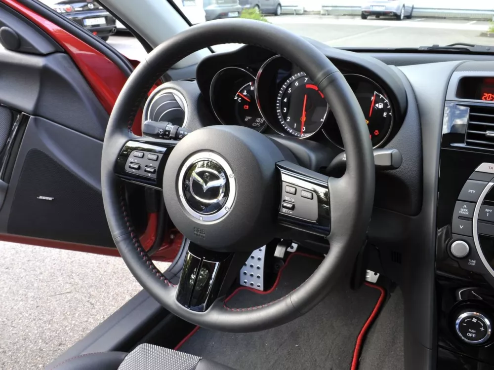Автомобиль Mazda RX-8 I Рестайлинг Купе