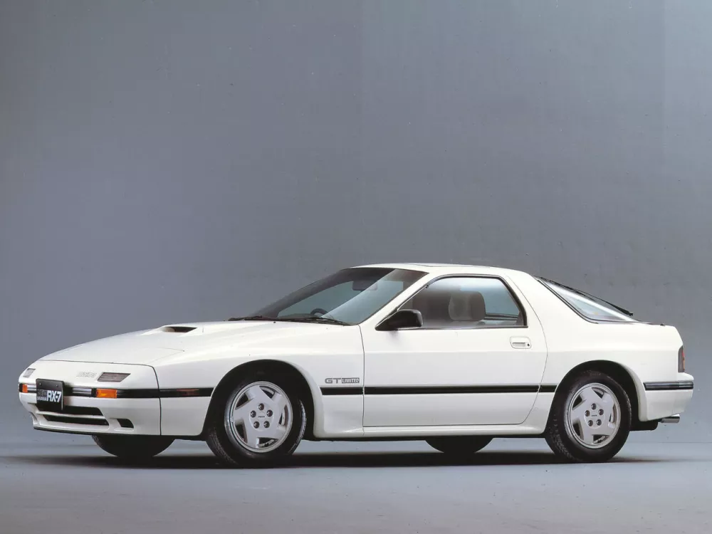 Автомобиль Mazda Savanna RX-7 II (FC) Купе