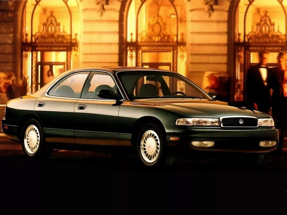 Автомобиль Mazda Sentia I (HD) Седан