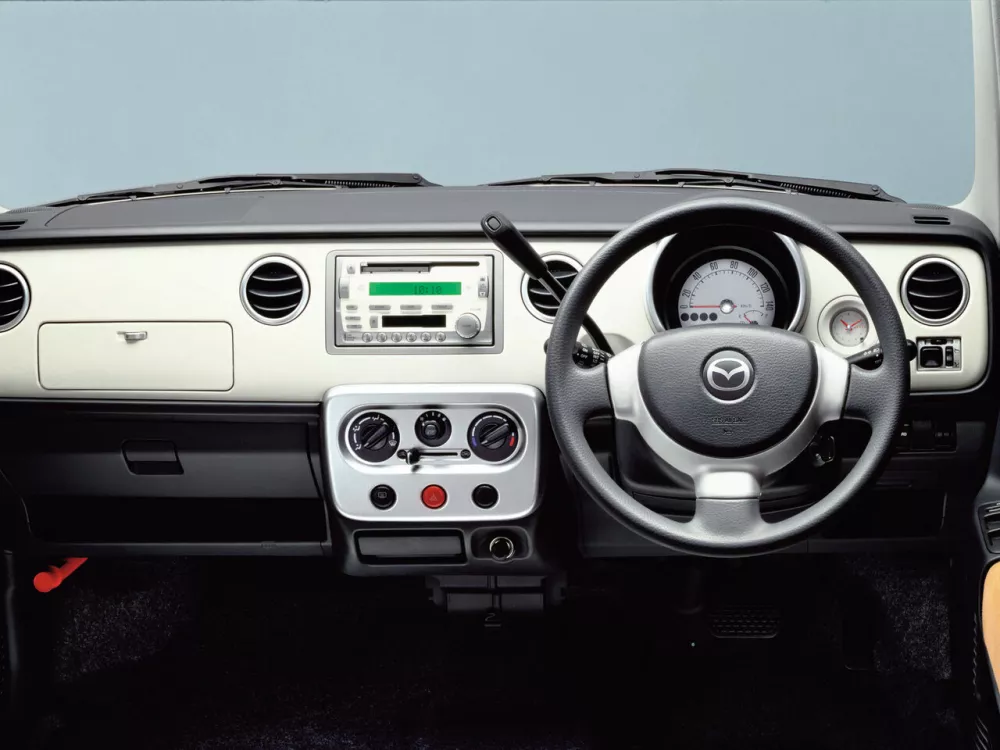 Автомобиль Mazda Spiano Хэтчбек (5 дверей)