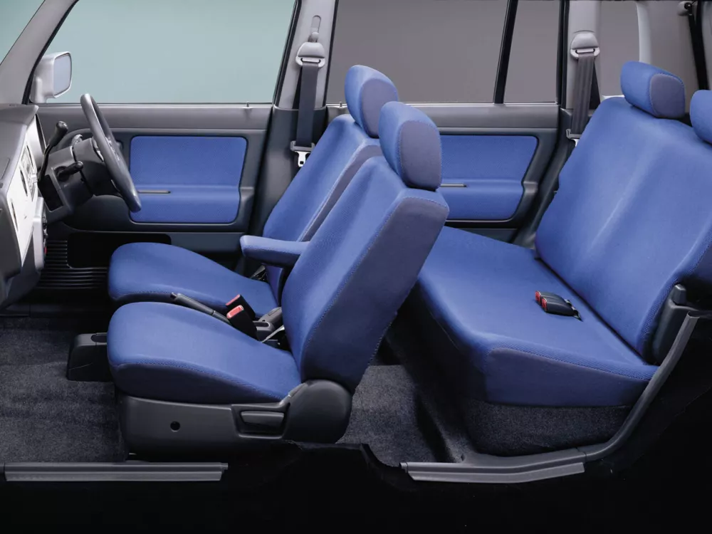 Автомобиль Mazda Spiano Хэтчбек (5 дверей)