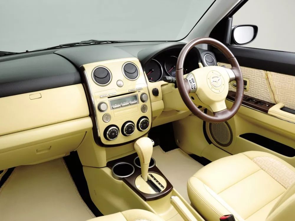 Автомобиль Mazda Verisa Хэтчбек (5 дверей)