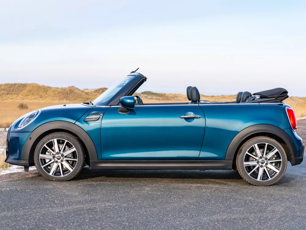 Автомобиль Mini Cabrio III Рестайлинг 2 Кабриолет