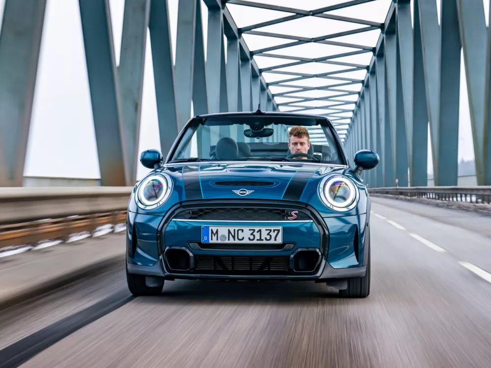 Автомобиль Mini Cabrio III Рестайлинг 2 Кабриолет