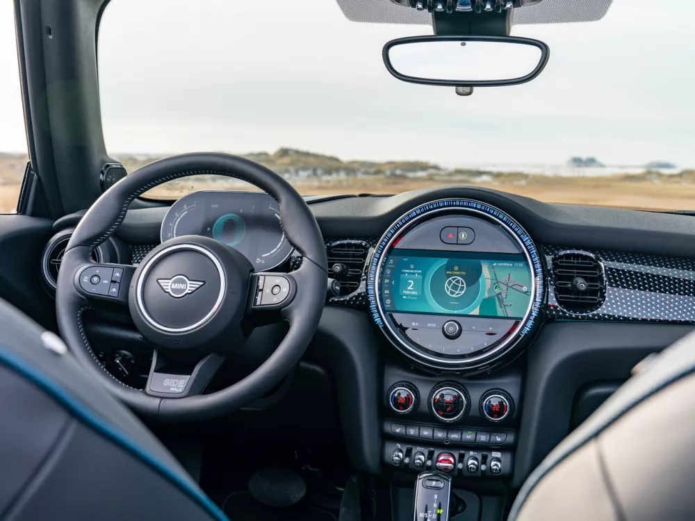 Автомобиль Mini Cabrio III Рестайлинг 2 Кабриолет
