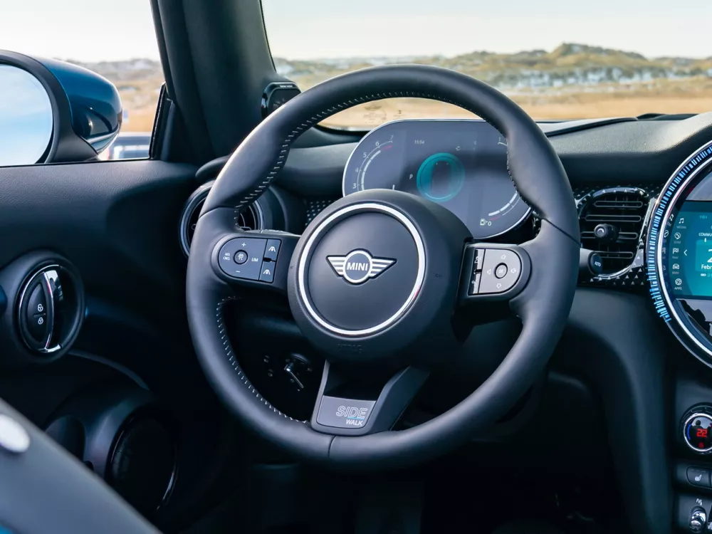 Автомобиль Mini Cabrio III Рестайлинг 2 Кабриолет