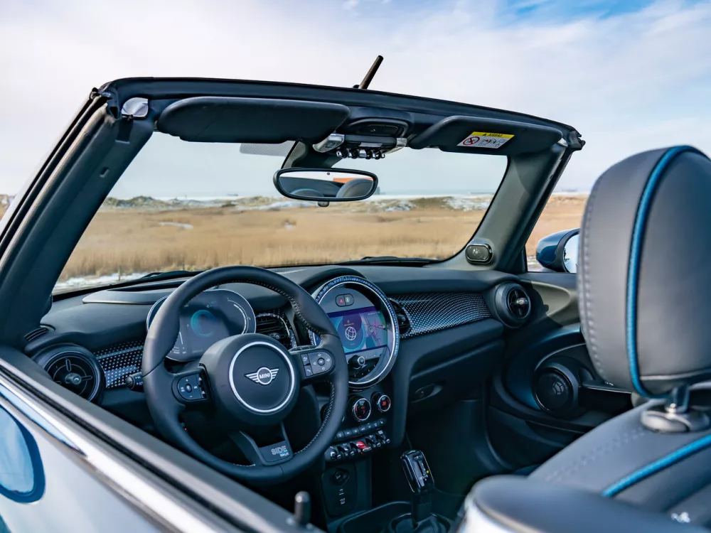 Автомобиль Mini Cabrio III Рестайлинг 2 Кабриолет