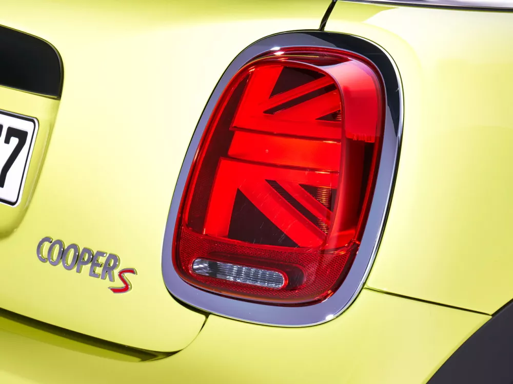 Автомобиль Mini Cabrio III Рестайлинг 2 Кабриолет