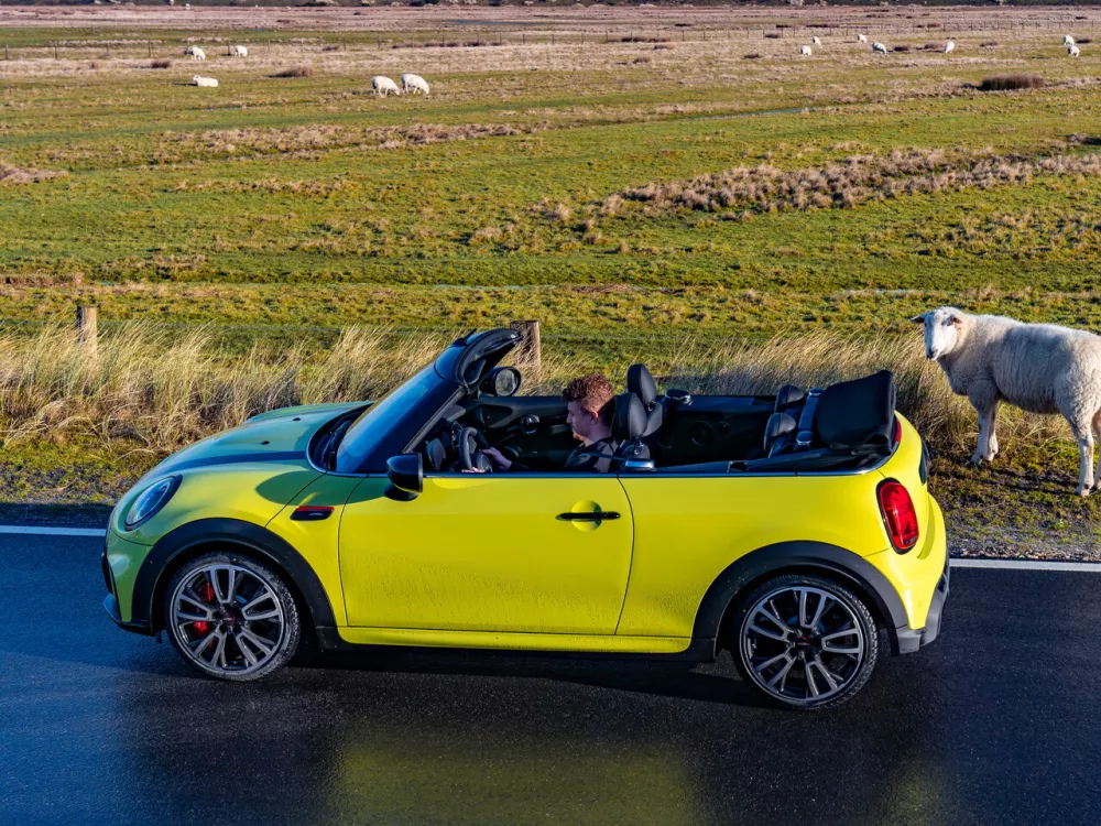 Автомобиль Mini Cabrio III Рестайлинг 2 Кабриолет JCW