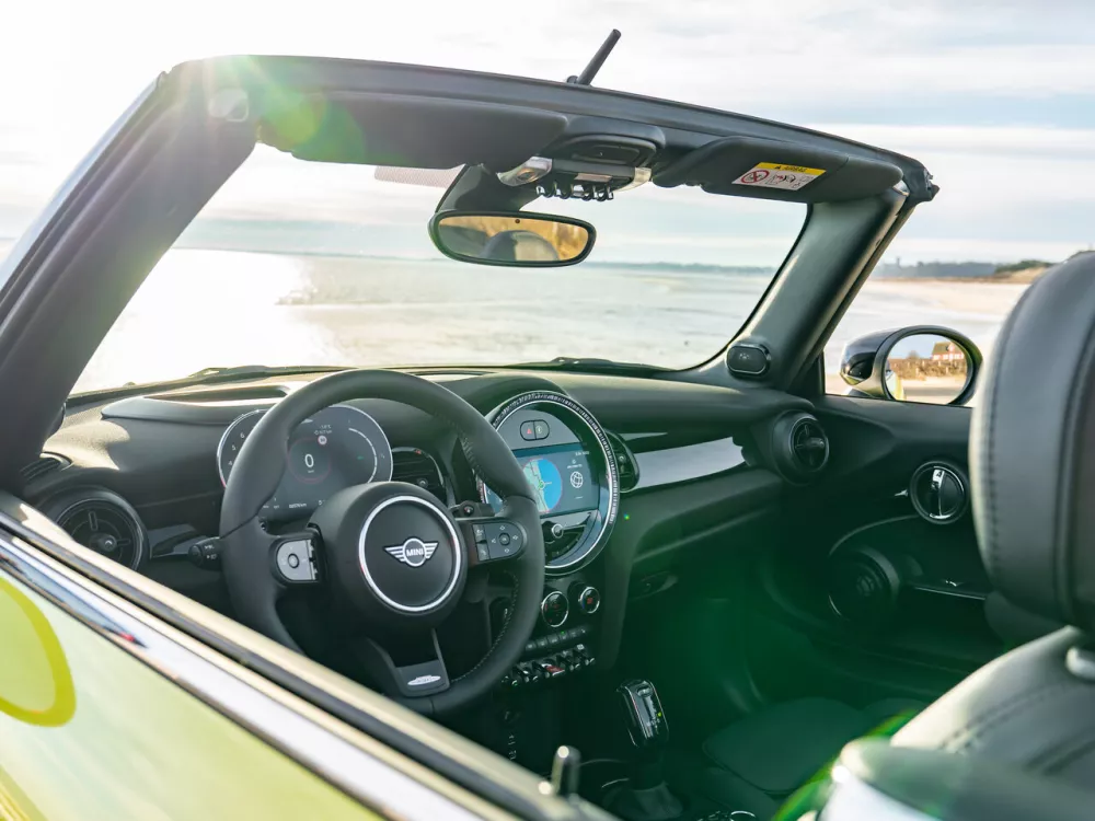 Автомобиль Mini Cabrio III Рестайлинг 2 Кабриолет JCW