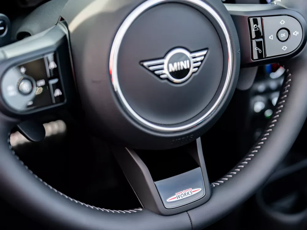 Автомобиль Mini Cabrio III Рестайлинг 2 Кабриолет JCW