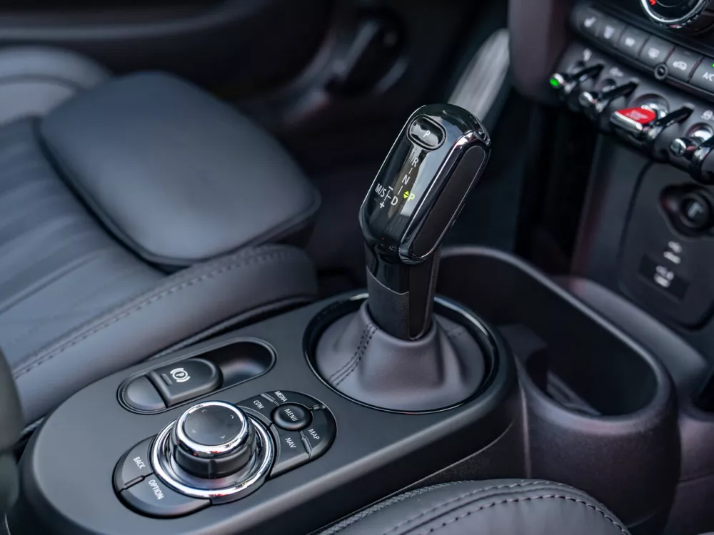 Автомобиль Mini Cabrio III Рестайлинг 2 Кабриолет JCW
