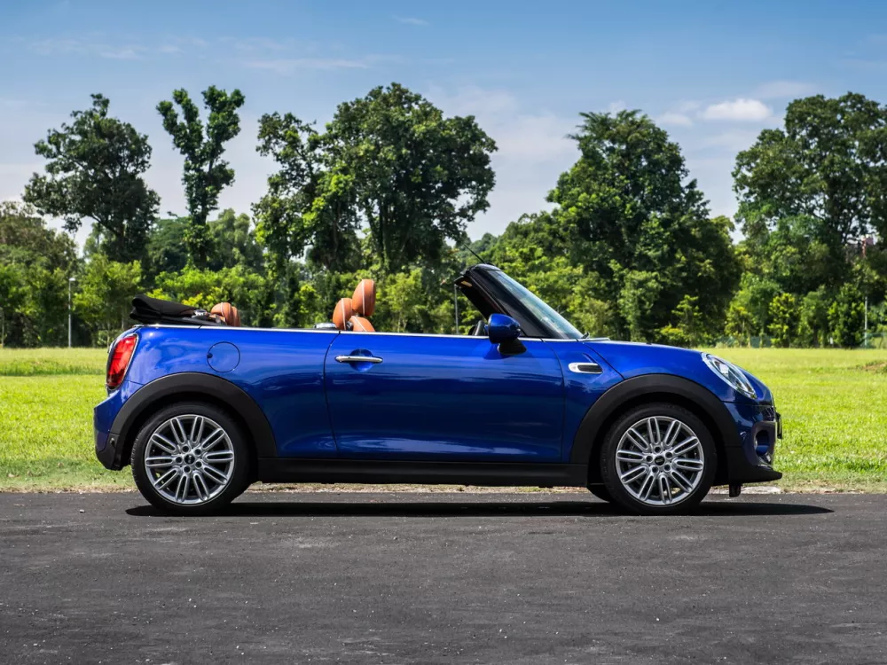 Автомобиль Mini Cabrio III Рестайлинг Кабриолет