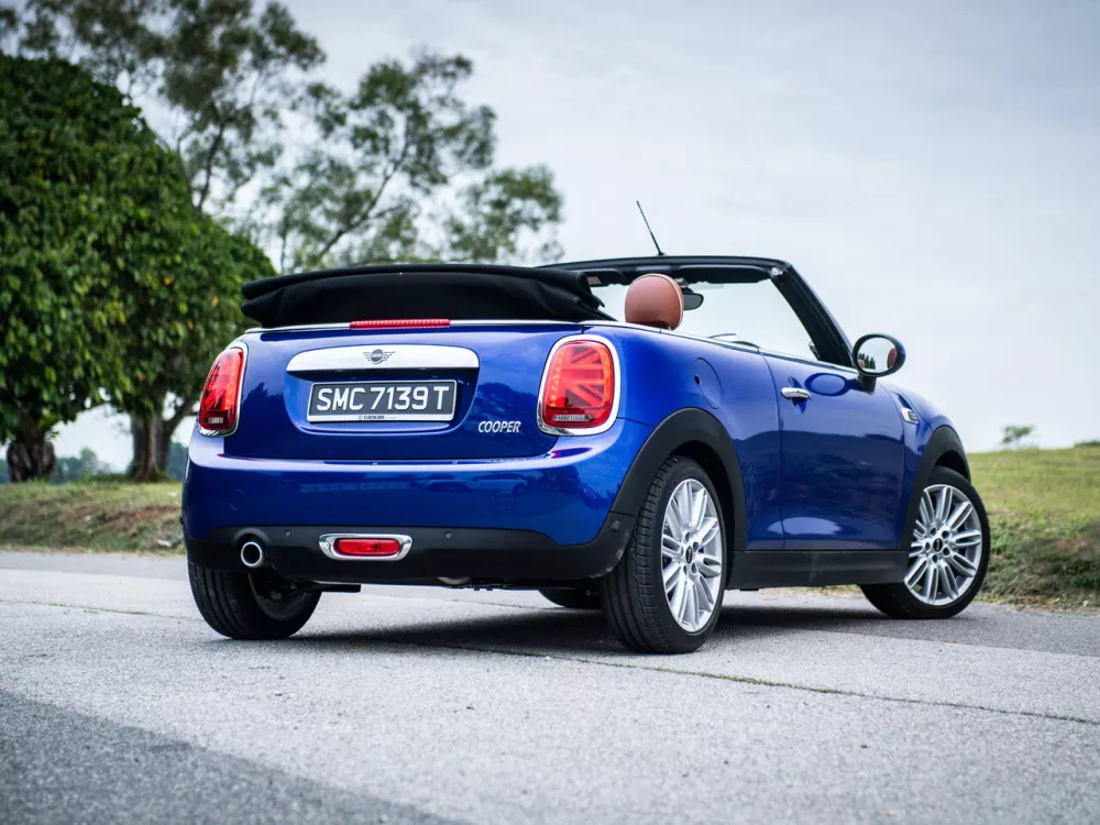 Автомобиль Mini Cabrio III Рестайлинг Кабриолет