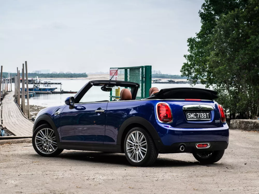 Автомобиль Mini Cabrio III Рестайлинг Кабриолет