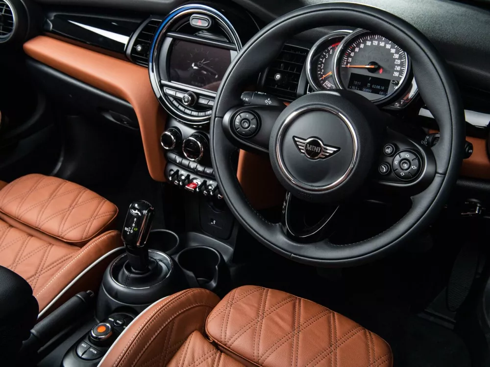 Автомобиль Mini Cabrio III Рестайлинг Кабриолет