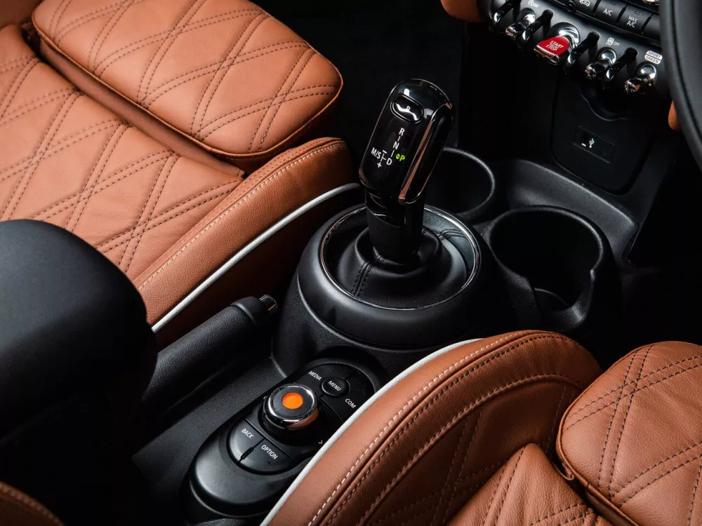 Автомобиль Mini Cabrio III Рестайлинг Кабриолет