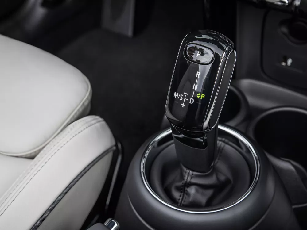 Автомобиль Mini Cabrio III Рестайлинг Кабриолет Cooper S