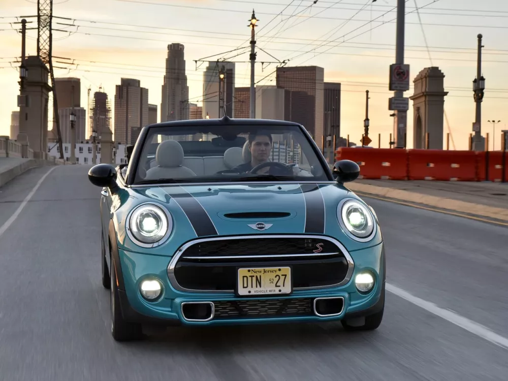 Автомобиль Mini Cabrio III Кабриолет Cooper S