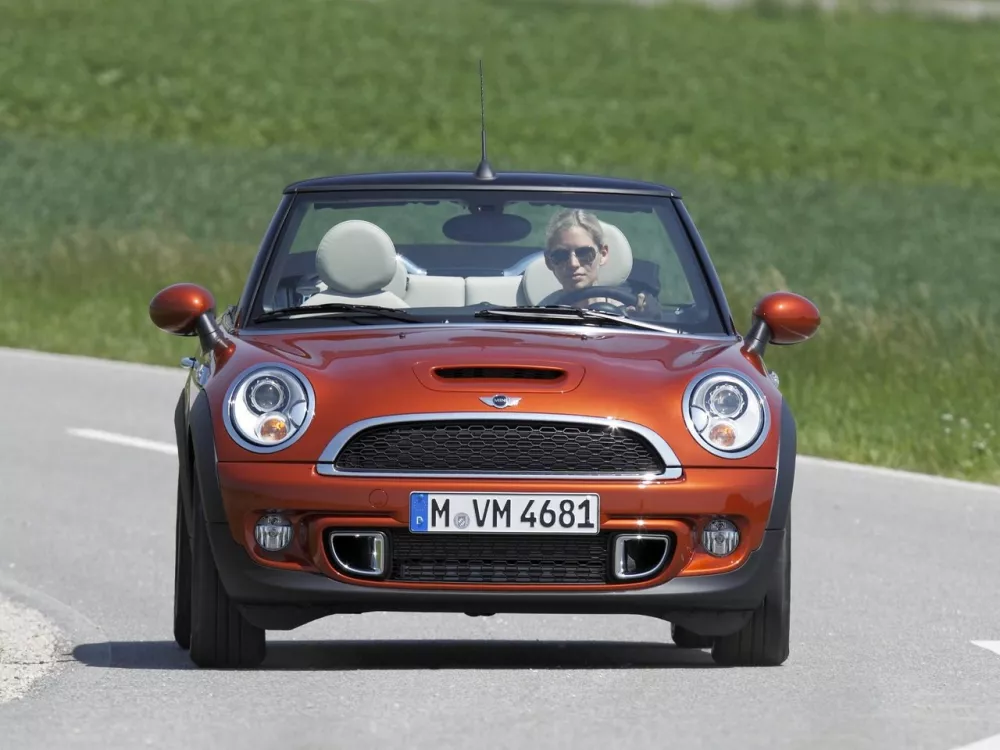Автомобиль Mini Cabrio II Рестайлинг Кабриолет Cooper S