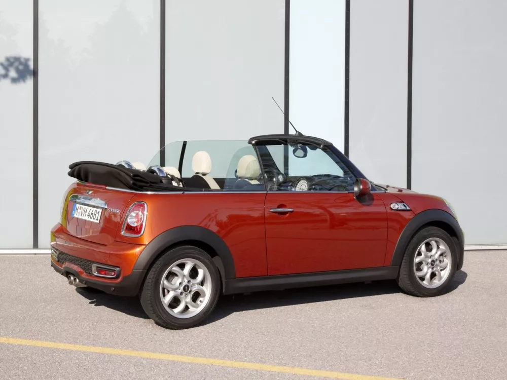 Автомобиль Mini Cabrio II Рестайлинг Кабриолет Cooper S