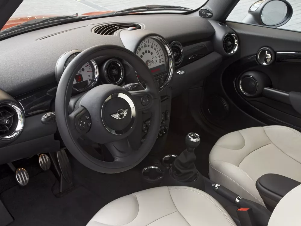 Автомобиль Mini Cabrio II Рестайлинг Кабриолет Cooper S