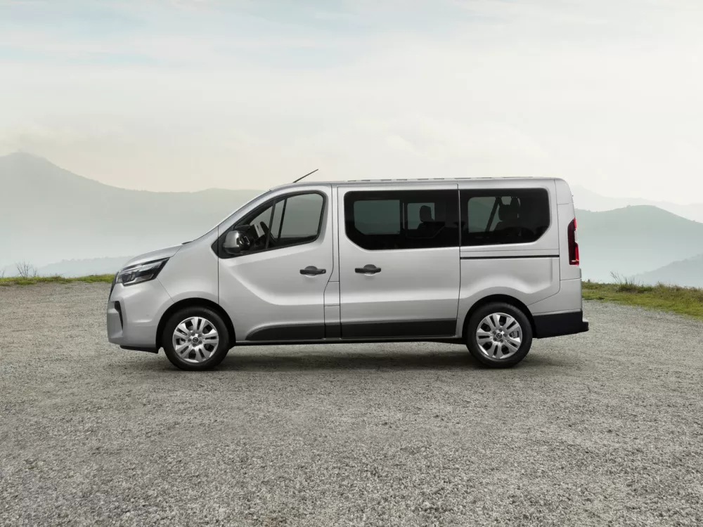 Автомобиль Nissan Primastar II Минивэн Combi