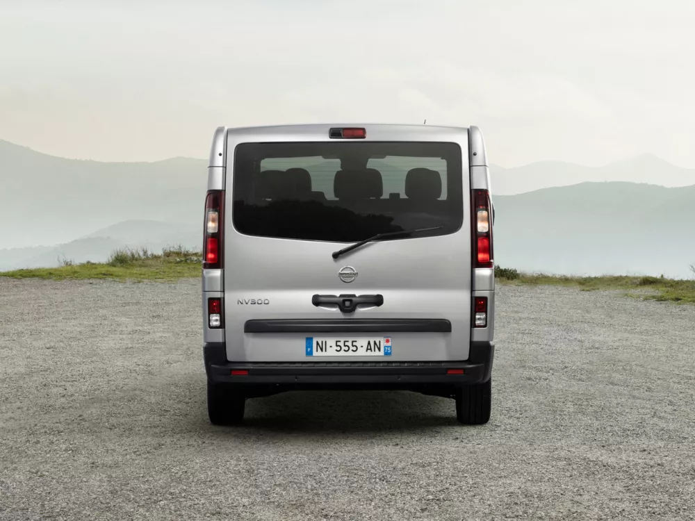 Автомобиль Nissan Primastar II Минивэн Combi