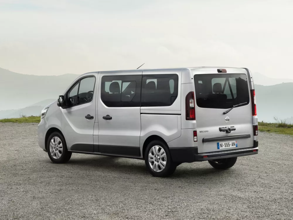 Автомобиль Nissan Primastar II Минивэн Combi