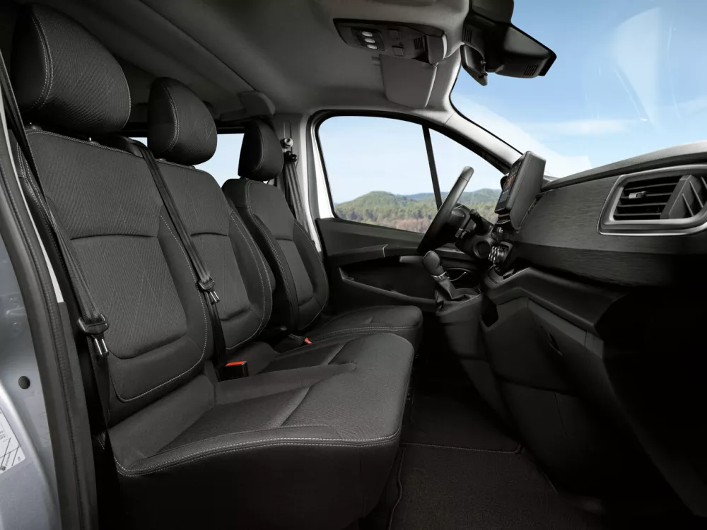 Автомобиль Nissan Primastar II Минивэн Combi